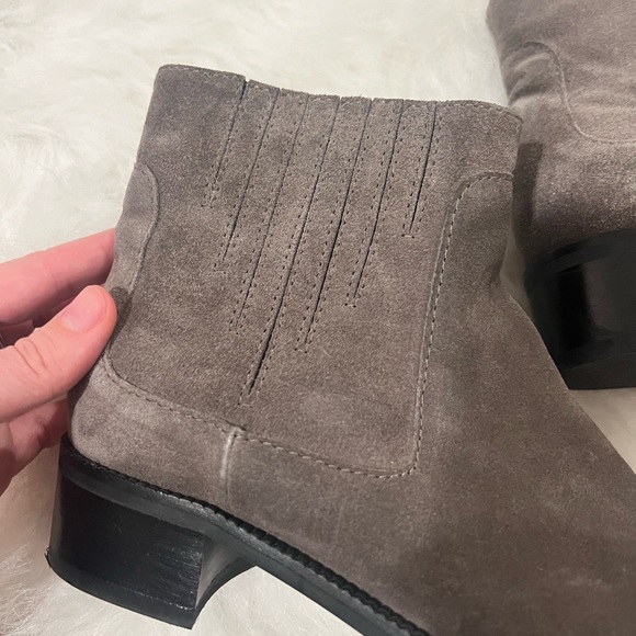 Aquatalia Oribella grey suede Leather Sole perfect for spring! - Picture 6 of 13